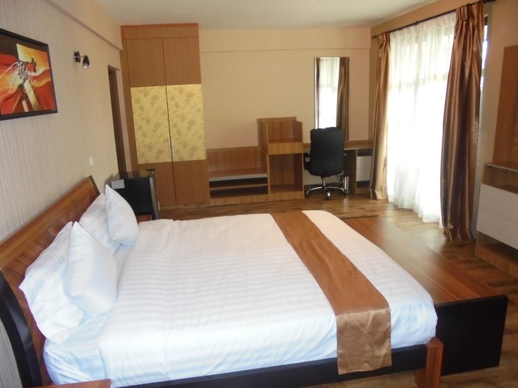 We Hotel And Suites Nairobi Extérieur photo