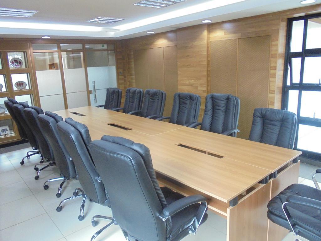 We Hotel And Suites Nairobi Extérieur photo