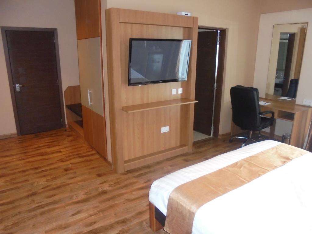 We Hotel And Suites Nairobi Extérieur photo
