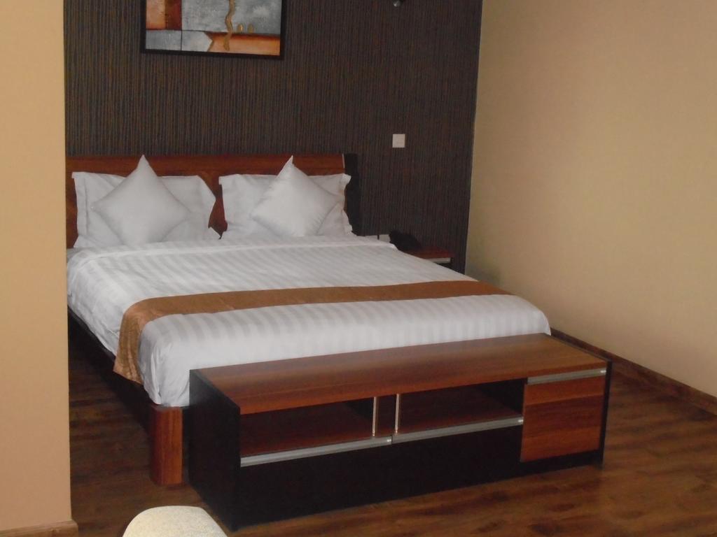 We Hotel And Suites Nairobi Extérieur photo