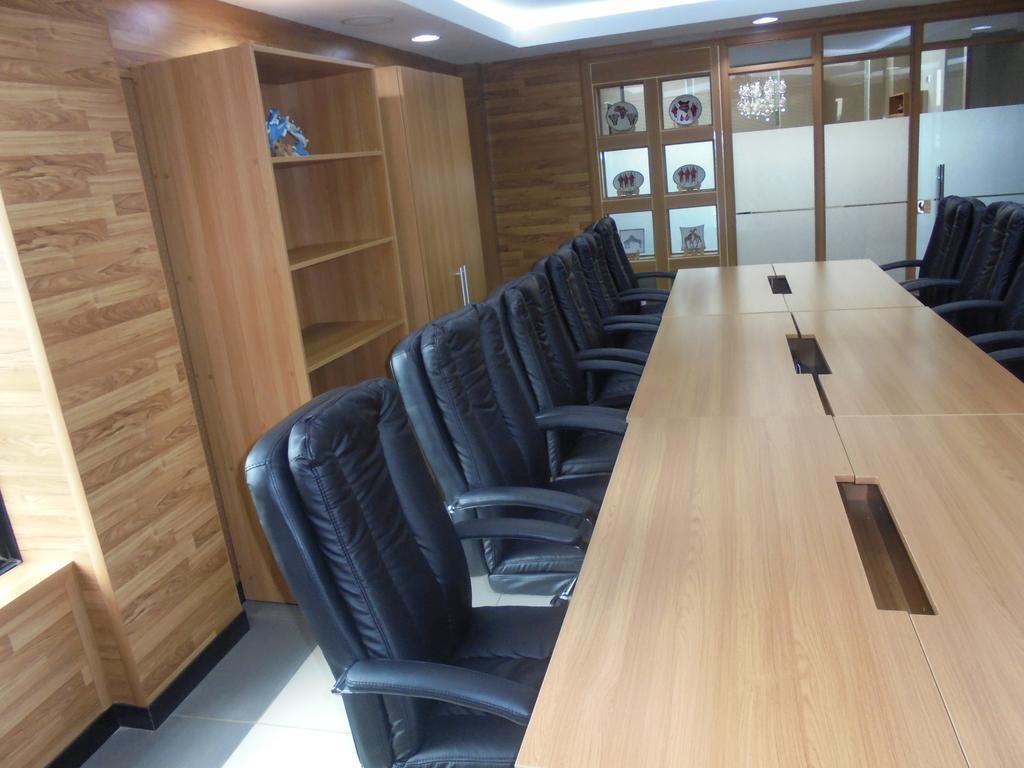 We Hotel And Suites Nairobi Extérieur photo
