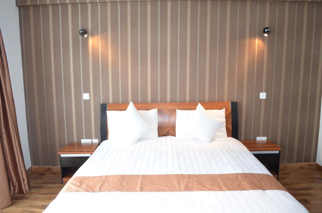 We Hotel And Suites Nairobi Extérieur photo